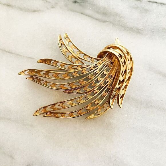Monet Jewelry - Vintage Large Monet Brooch Gold Toned Pin Retro Cottagecore Grannycore